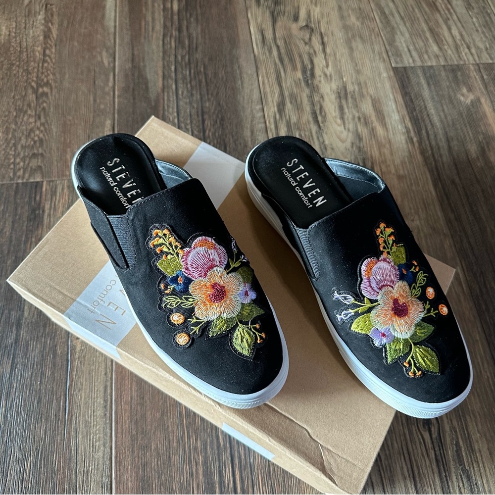 Seven7 Black Slip-On Embroidered Floral Mules